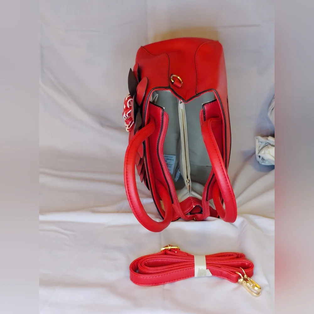 Elegant Red Floral Handbag - Picture 6 of 10